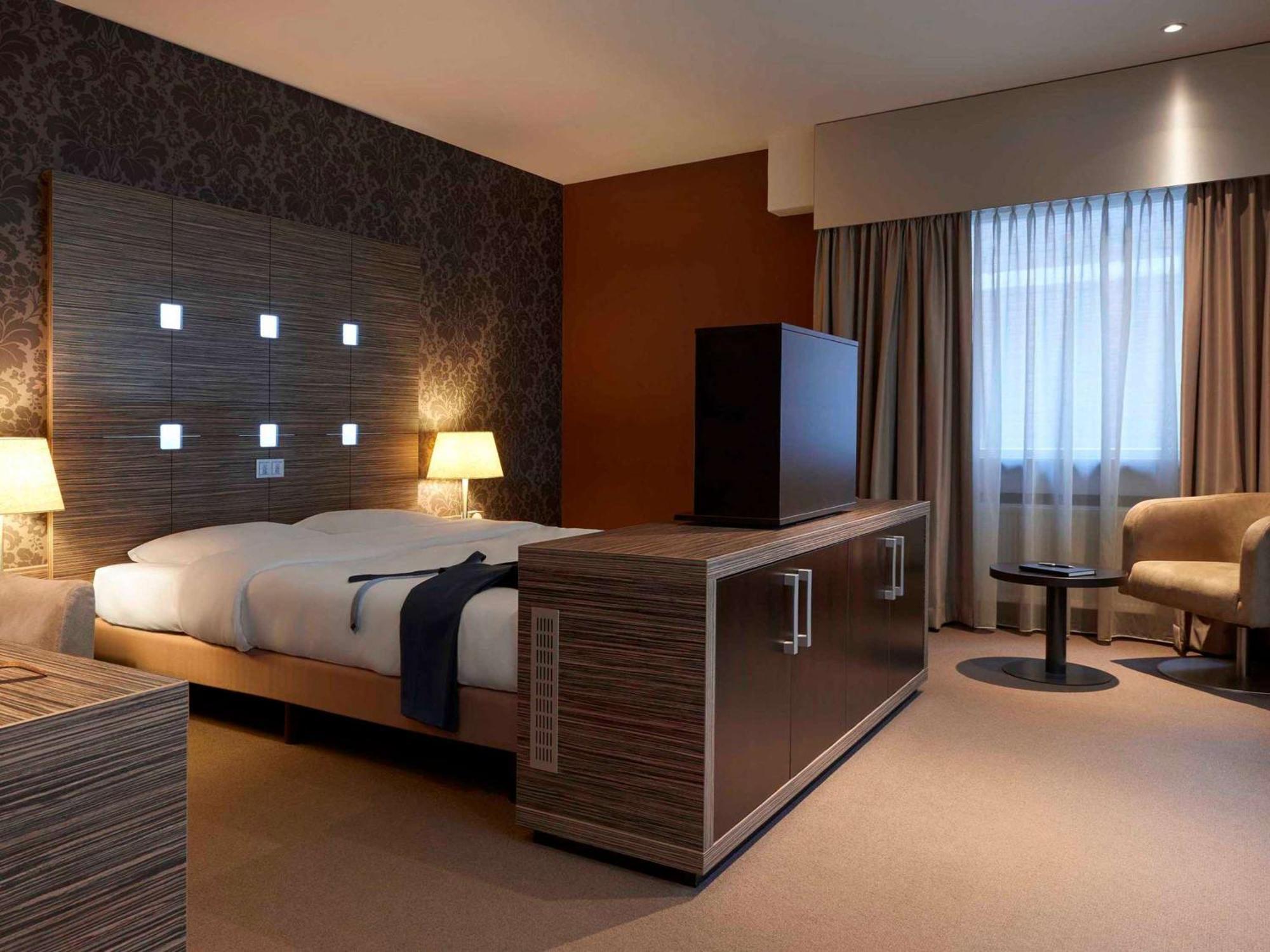 Mercure Hotel Tilburg Centrum Buitenkant foto