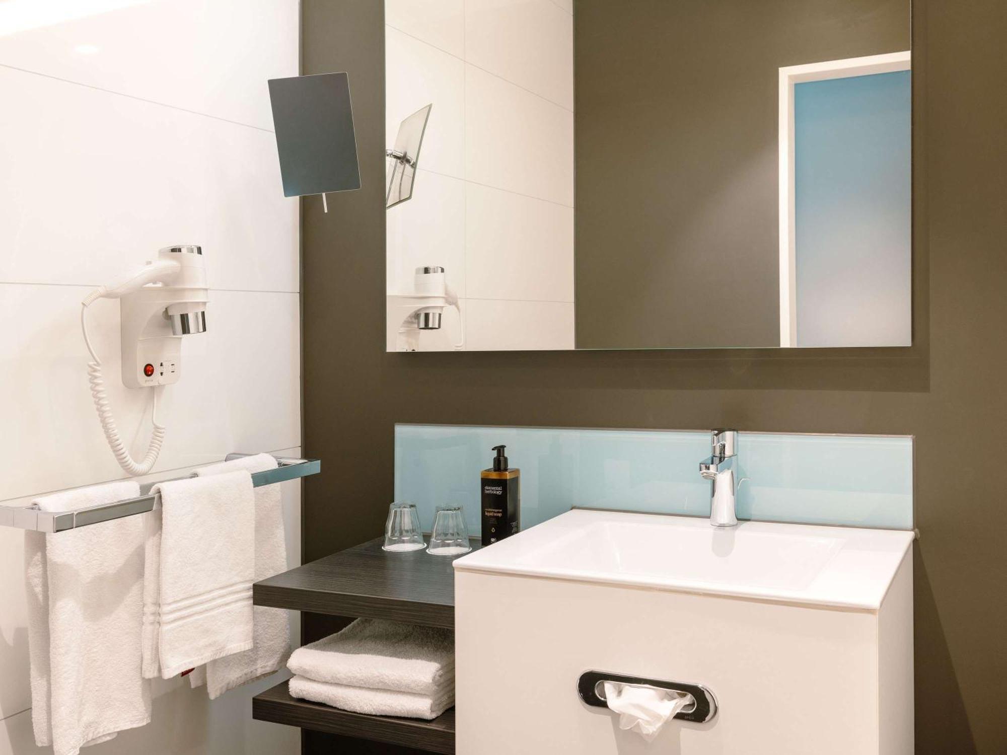 Mercure Hotel Tilburg Centrum Buitenkant foto