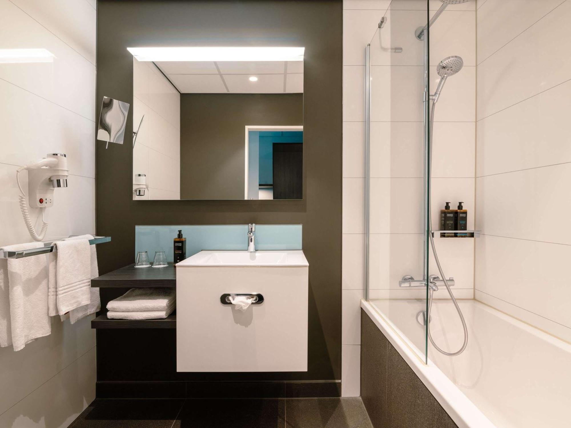 Mercure Hotel Tilburg Centrum Buitenkant foto