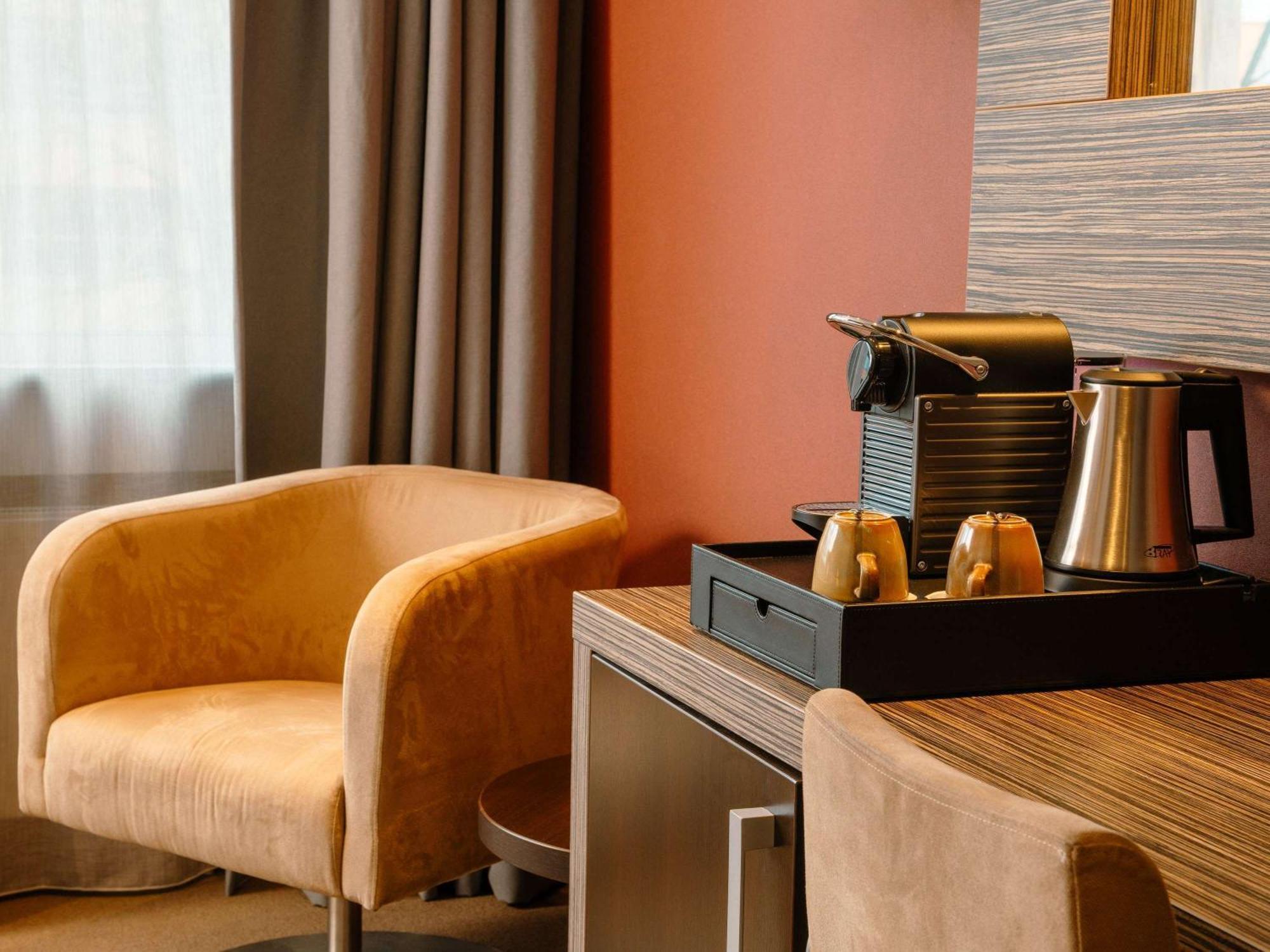 Mercure Hotel Tilburg Centrum Buitenkant foto